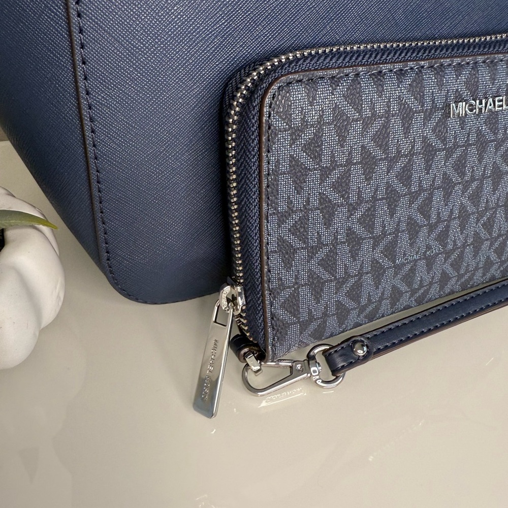 3pcs MICHAEL KORS Jet Set Travel Tote, Signature Wristlet / Wallet & Purse Hook - Picture 12 of 14